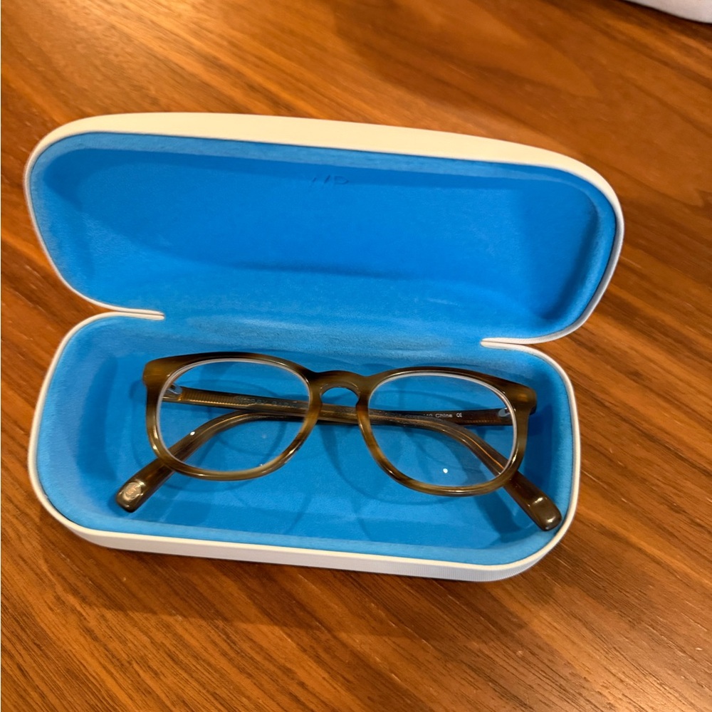 Warby Parker Lyle glasses with case